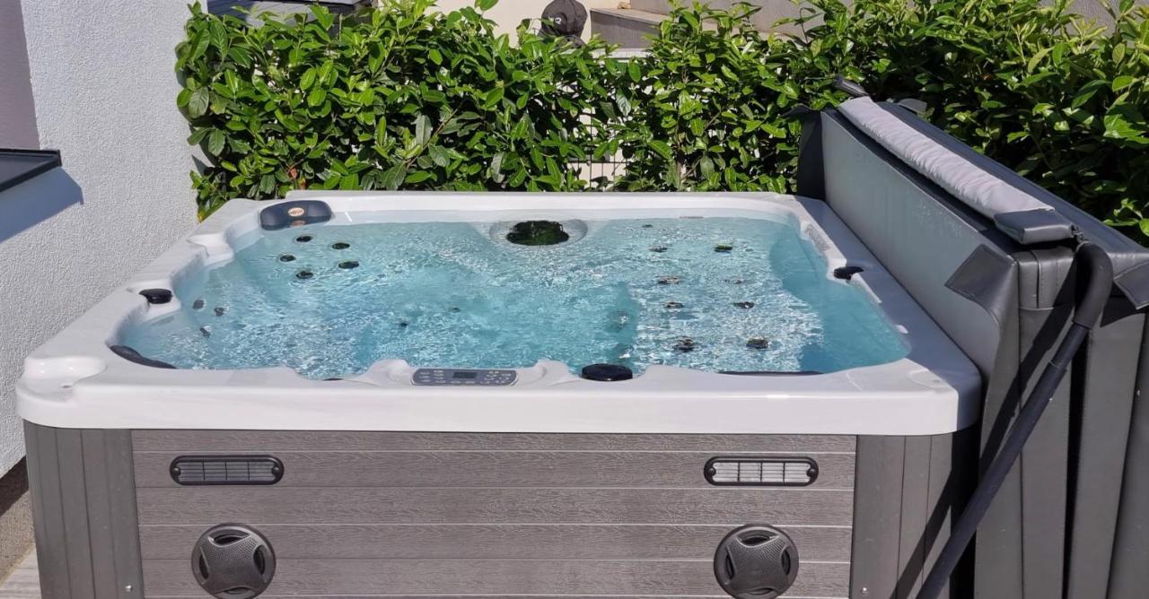Bartol Luxury Apartments Krk Croatia, With Own Hot Tub - Whirlpool Krk Town Eksteriør billede